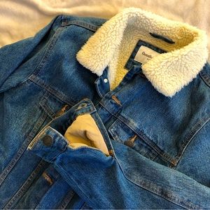 Sherpa Lined Denim Trucker Jacket (Men’s but works for females!) Size Small